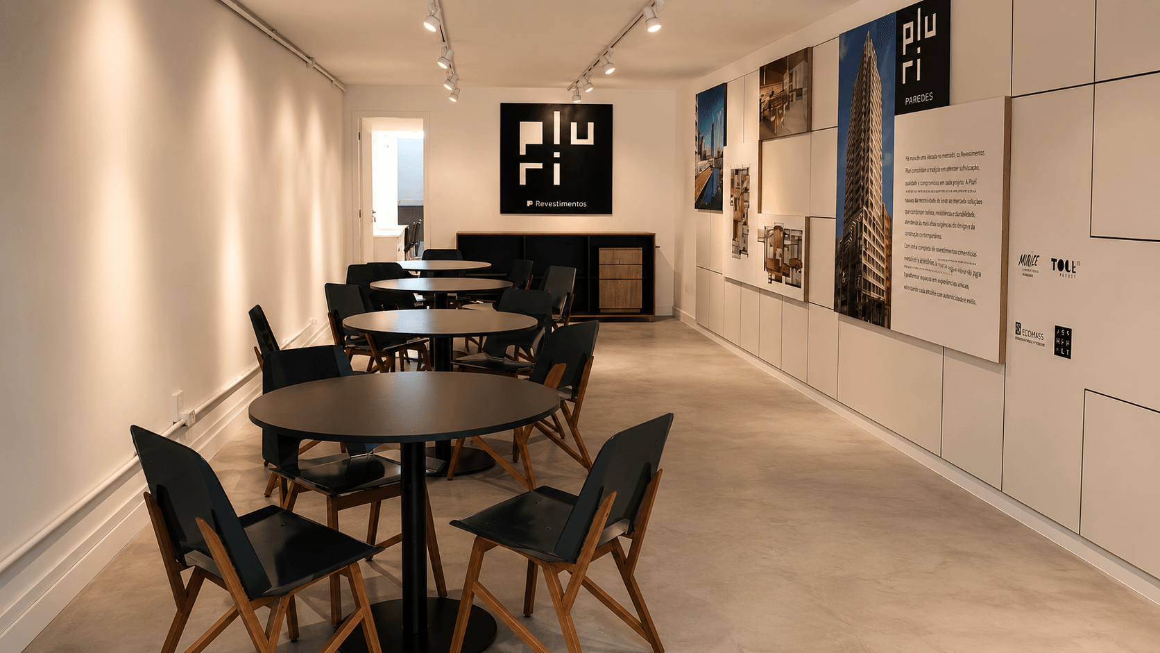 Ambiente comercial moderno com revestimentos e acabamento arquitetônico